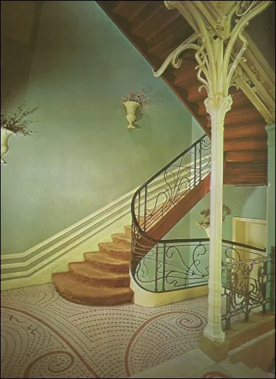 Dans quelle ville peut-on admirer cet escalier dû à Victor Horta ?
