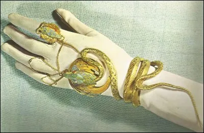 À qui appartenaient ces bijoux dessinés par Mucha ?