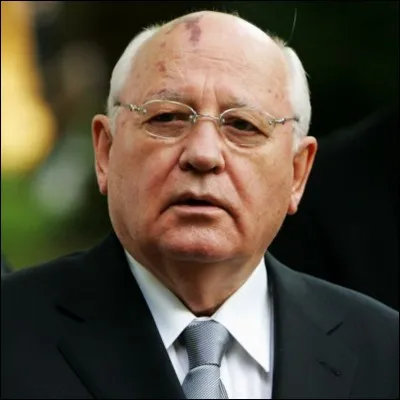 De quel pays Mikhaïl Gorbachev était-il le chef d'État dans les années 80 ?