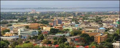 Cette ville des Caraïbes, capitale de la Jamaïque, c'est :