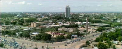 Cette grande ville africaine, seconde ville du Nigeria avec 3,5 millions d'habitants, située dans le nord du pays, c'est :