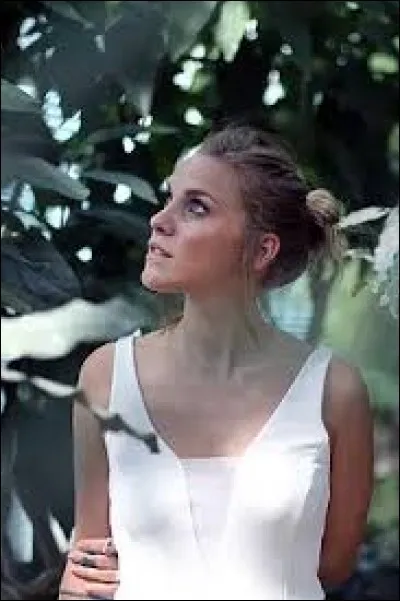 Est-ce qu'Emy a des tatouages ?