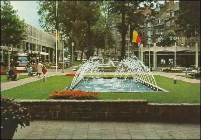 En Belgique, dans quelle ville peut-on flâner dans ce square "Léopold" ?