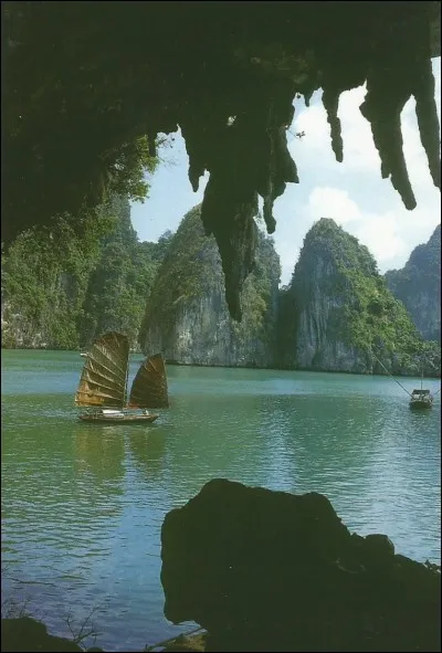 Ce site du Vietnam est : la baie...