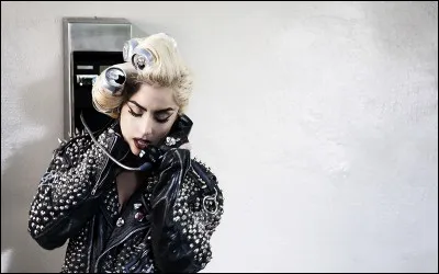 Qui est cette chanteuse qui a écrit et interprété la chanson 'Telephone' en 2010 ?