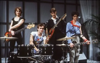 Quel est le prénom de l'ex-bassiste du groupe 'Téléphone' ?