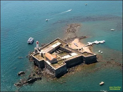 &Agrave; quelle ville appartient le fort de l'&icirc;le de Brescou ?