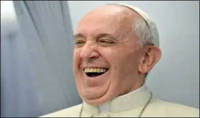 Quand le pape quête au millieu de la population, on découvre des clichés catos.