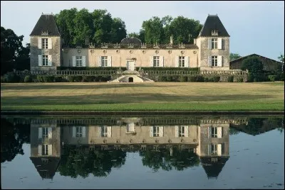 La très renommée région viticole de Pomerol se situe dans une subdivision du vignoble bordelais.