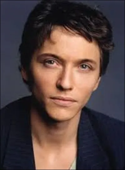 Qui s'est joint à Raphael pour chanter ''Sur la route'' ?