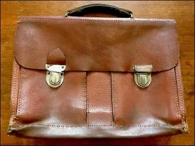 Qu'est-ce qui était 'Sergent-Major' dans le cartable des écoliers de la fin du XIXe siècle jusqu'aux années 1960 ?