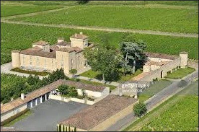 Pour commencer cette balade, je vous propose de partir à la découverte du château de Lafaurie-Peyraguey, à Bommes. Commune de Nouvelle-Aquitaine, dans le vignoble de Sauternes, elle se situe dans le département ...