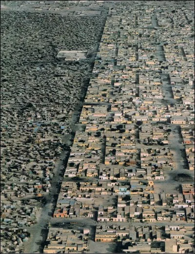 Cette ville africaine au bord de l'océan Atlantique, capitale de la Mauritanie, c'est :