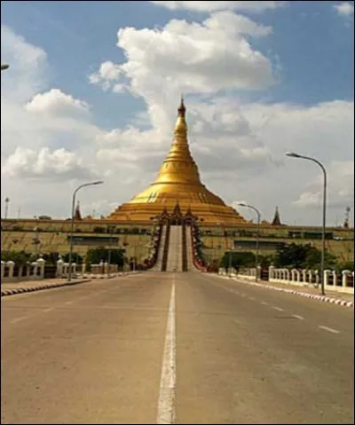 Cette ville birmane, récemment voulue comme capitale à la place de Rangoon, c'est :