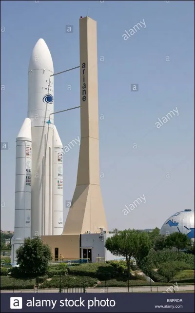 En quelle ann&eacute;e fut lanc&eacute;e la premi&egrave;re fus&eacute;e du programme spatial Ariane depuis Kourou ?