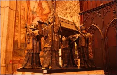 Le tombeau de Christophe Colomb se trouve dans la cathédrale de Séville.