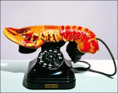 Quel artiste a sculpté l'&oelig;uvre surréaliste "Le Téléphone aphrodisiaque" ?