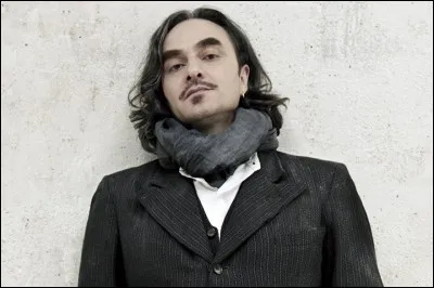 Qui est ce chanteur suisse dont un des titres est 'La Chanson bleue' ?