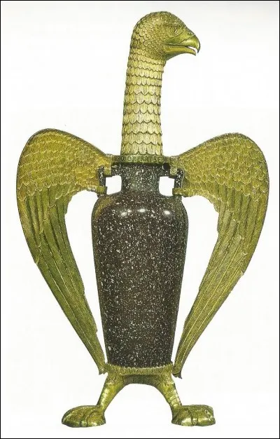 Ce vase en forme d'aigle est dit...