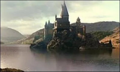 Où se situe Poudlard ? 
(Plusieurs réponses attendues )