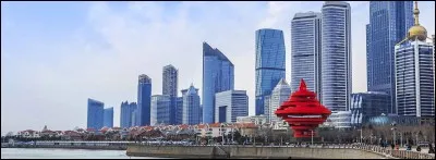 Cette ville portuaire chinoise sur la mer Jaune, autrefois colonie allemande, c'est :