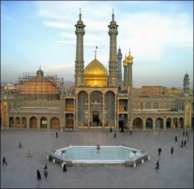 Cette vieille ville iranienne d'un million d'habitants, grand centre du chiisme, c'est :