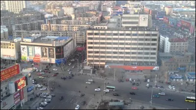 Cette ville chinoise de 900 000 habitants, dans l'extrême nord du pays, dans l'ancienne Mandchourie, c'est :