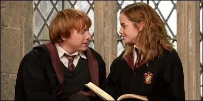 Ron est tombé amoureux d'Hermione avant qu'elle tombe amoureuse de lui.