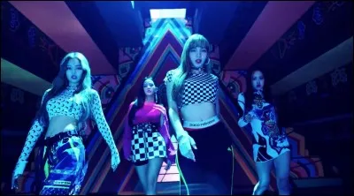 De quelle couleur sont les cheveux de Rosé dans le MV Ddu-du Ddu-du ?