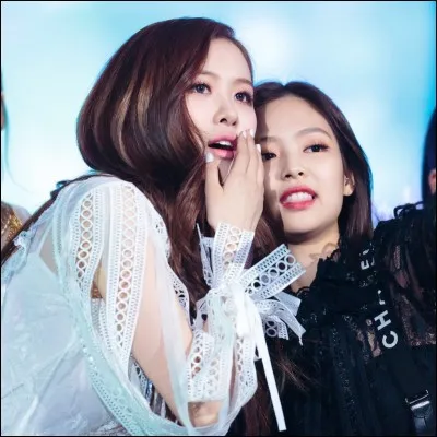 Qui sont-elles de gauche à droite ?