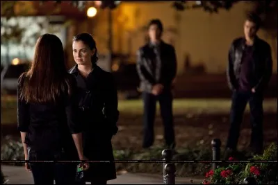 Pourquoi Isobel est-elle certaine que Damon donnera l'invention de Jonathan Gilbert à Elena ?