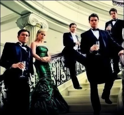 Quel Mikaelson apparaît en premier dans "TVD" ?