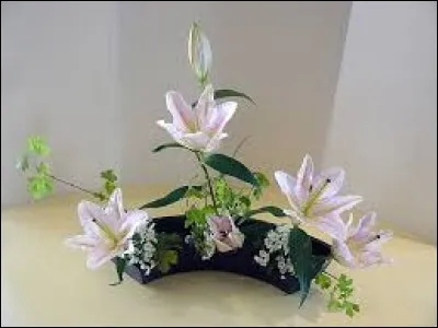 Elle est aux blés, aux fromages, aux poissons, aux vins, aux cuirs, etc.