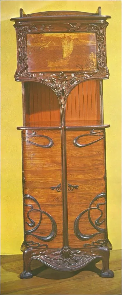 Ce meuble en marqueterie est de...