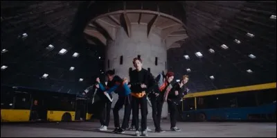 Et enfin, qui chante "Boss" ?