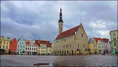Cette ville au bord de la mer Baltique, capitale de l'Estonie, c'est :