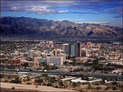 Cette ville américaine de 600 000 habitants, deuxième ville de l'Arizona, à proximité de la frontière mexicaine, c'est :