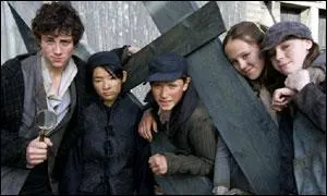 Lors de ses enqutes Holmes fait parfois appel  une bande de gamins des rues. Il s'agit des :