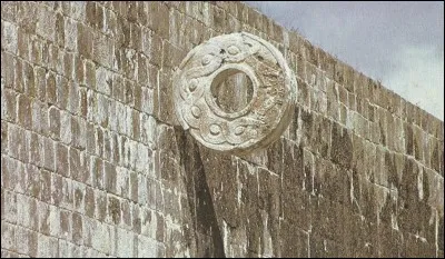 Dans quelle région du monde pratiquait-on le "tlachtli" ?