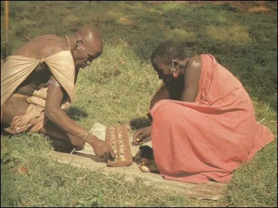 Sous quel autre nom connaît-on le jeu appelé "mancala" ?