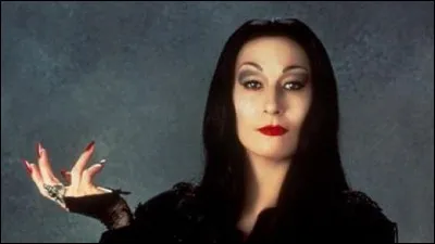 Dans le film 'La Famille Addams' quel est le nom de la mère de famille ?