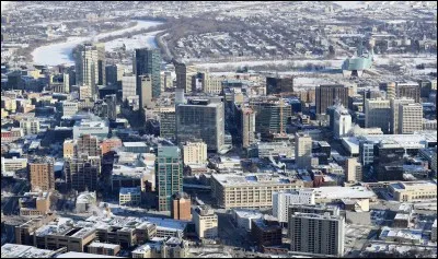 Cette grande ville canadienne, capitale du Manitoba, c'est :