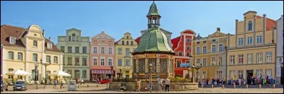 Cette ville allemande de 40 000 habitants sur la Baltique, ancienne ville de la Hanse, c'est :