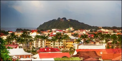 Quelle ville est le chef-lieu de la Guyane française ?