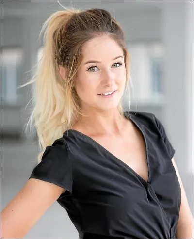 Dans quelle ville habite-t-elle en 2018 ?