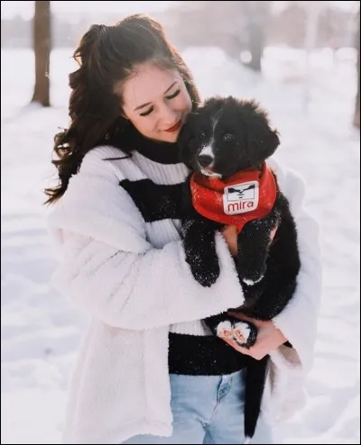 Quel est le nom du chien dont elle s'occupe ?