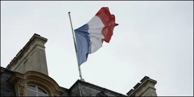 Le grand vase à eau en forme de chaudron, mais à bec et anses, employé du XVe au XVIIe siècle avait pour nom...