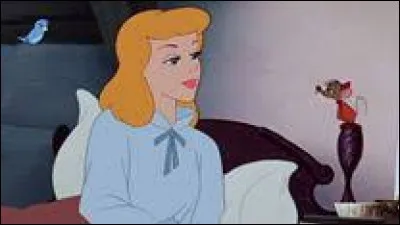 Avant toutes ces péripéties, Cendrillon était...