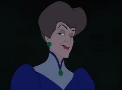 La belle-mère de Cendrillon est-elle gentille avec elle ?