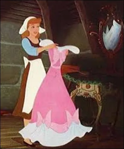 La robe rose appartenait à sa mère.